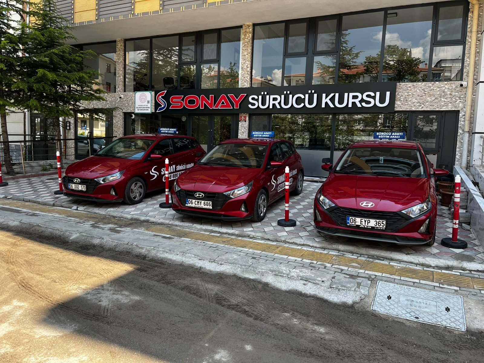 Çubuk ve Akyurt Sonay Sürücü Kursu binası ve eğitim araçları